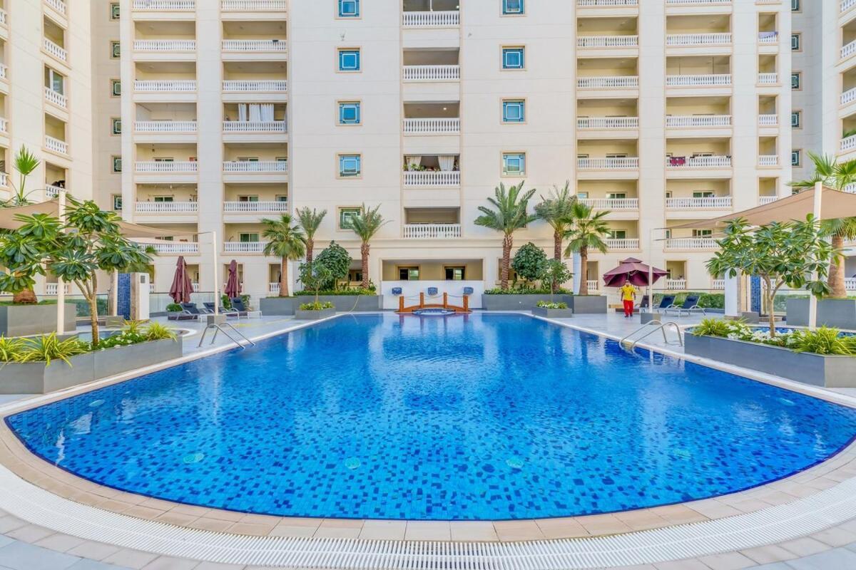 Appartement Waves - Spacious 1br With Balcony & Cozy Interiors In Jvc *