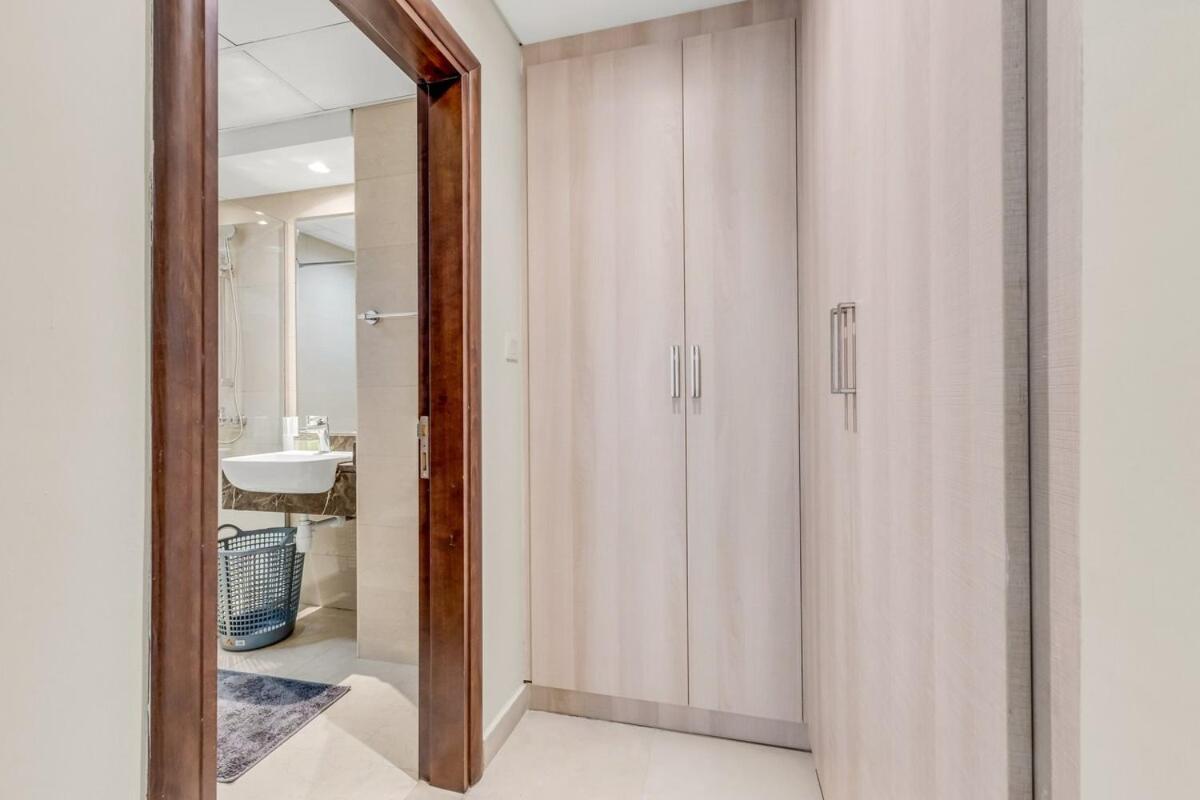 Appartement Waves - Spacious 1br With Balcony & Cozy Interiors In Jvc