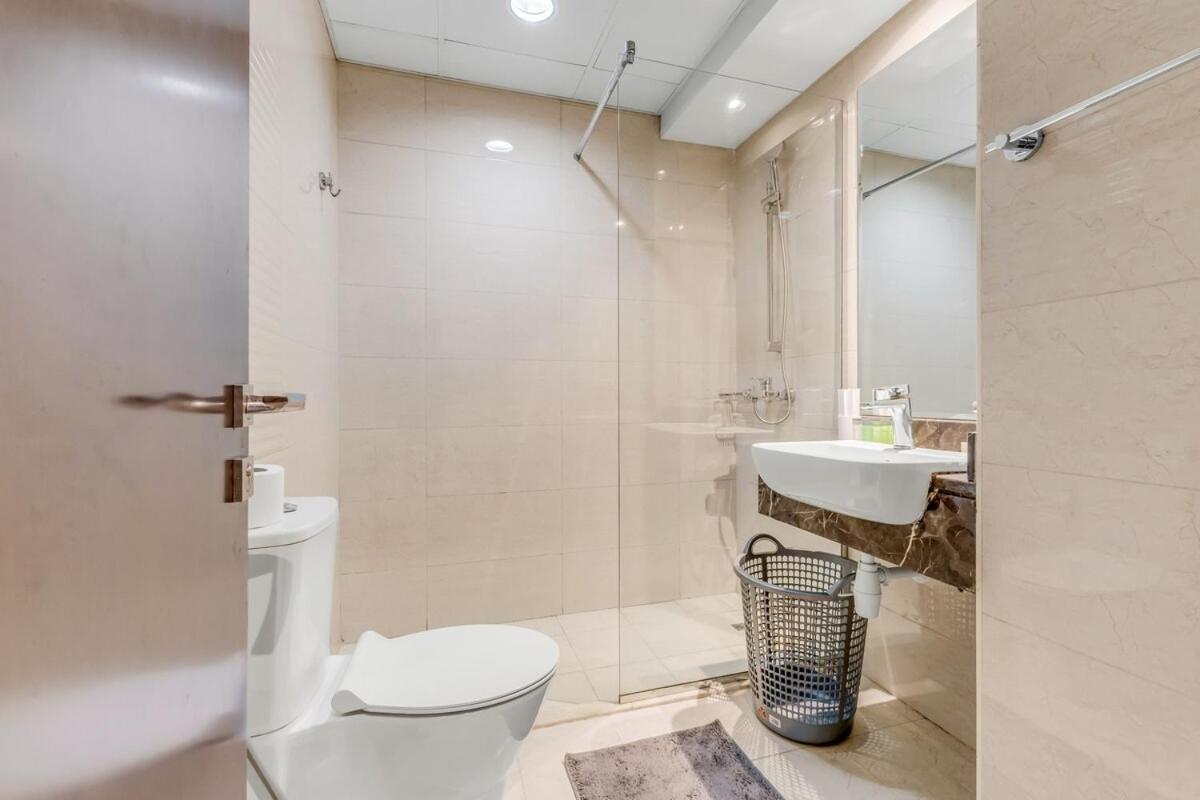 Waves - Spacious 1br With Balcony & Cozy Interiors In Jvc Appartement Dubai