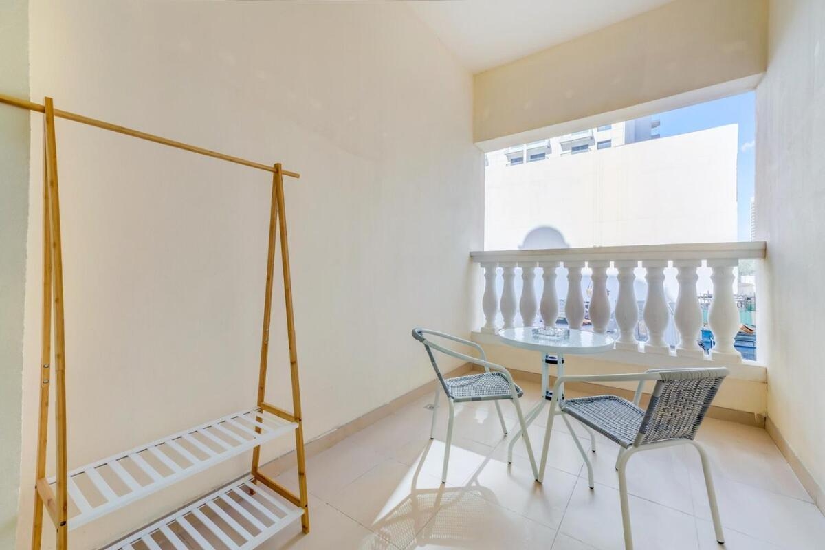Appartement Waves - Spacious 1br With Balcony & Cozy Interiors In Jvc