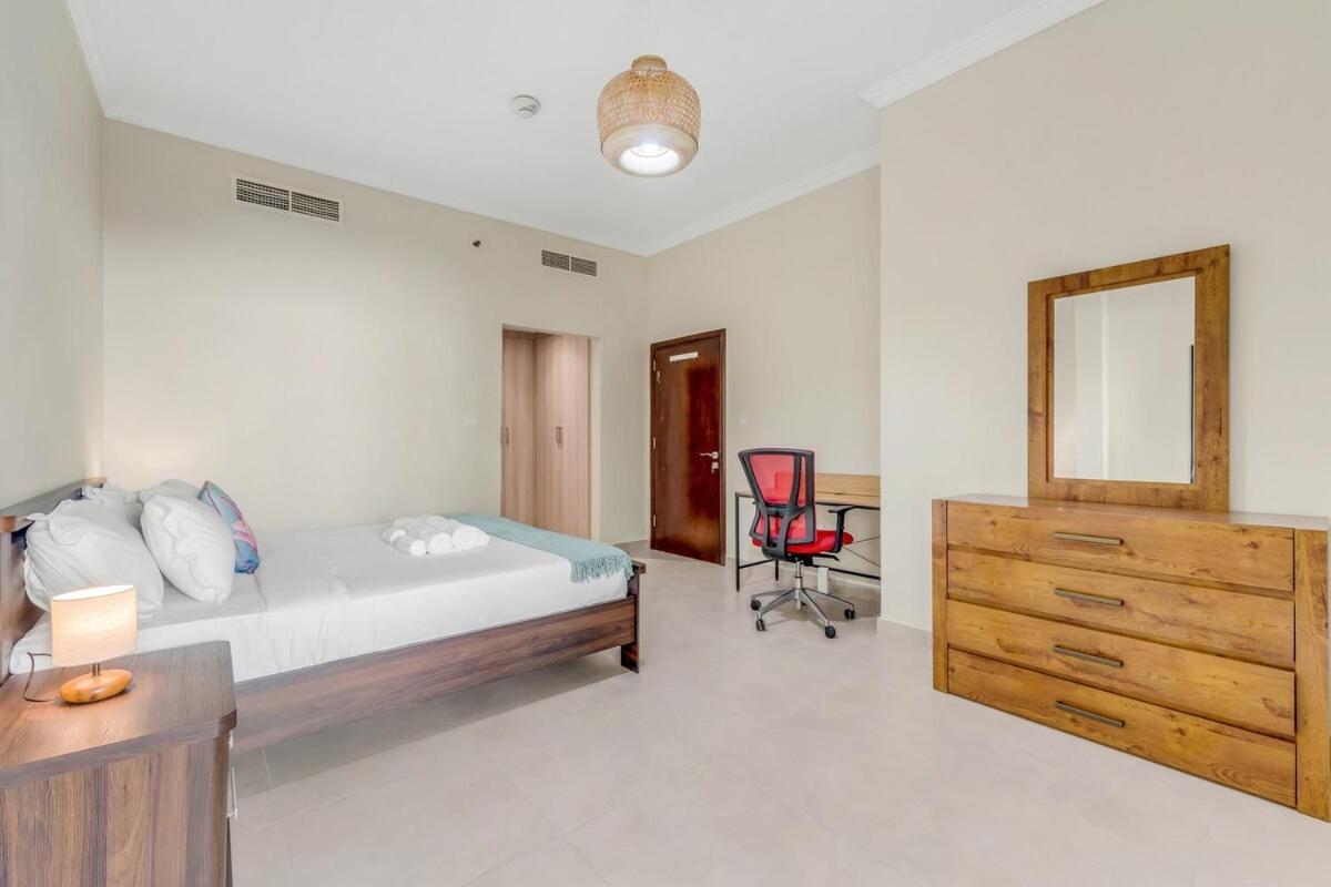 Appartement Waves - Spacious 1br With Balcony & Cozy Interiors In Jvc *