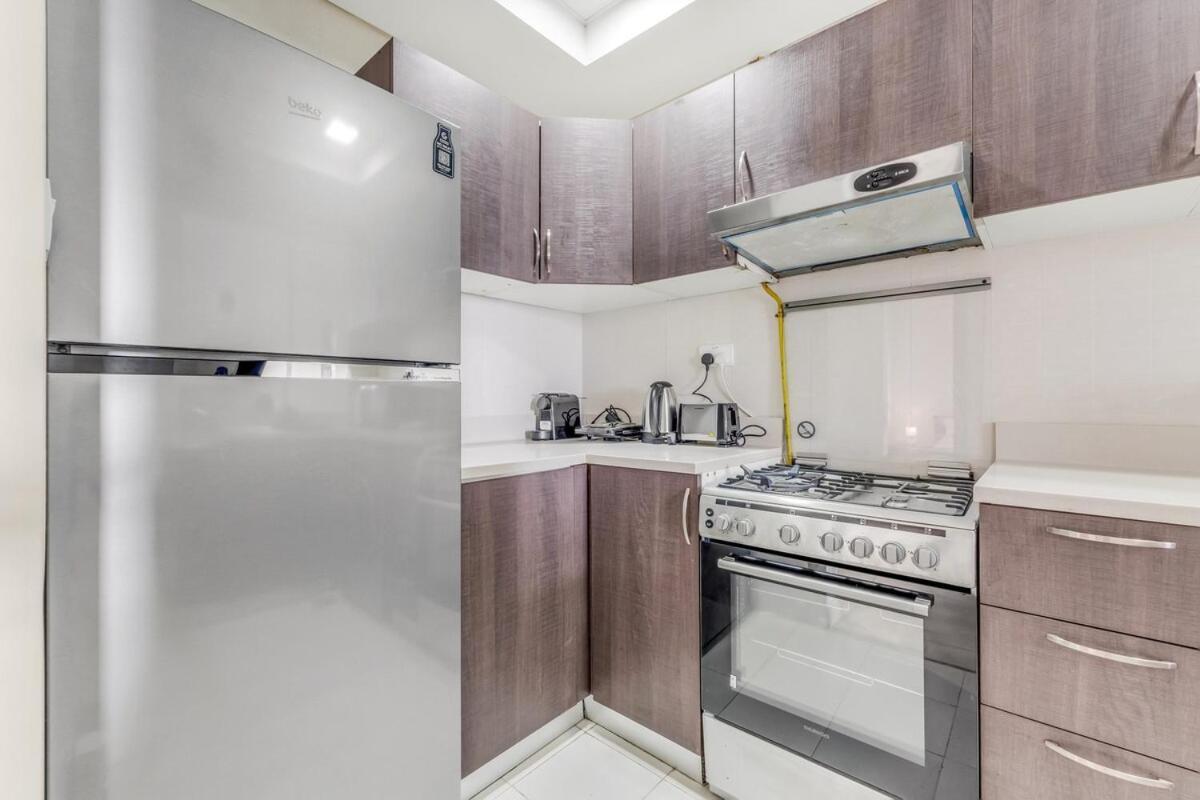 Appartement Waves - Spacious 1br With Balcony & Cozy Interiors In Jvc Dubai